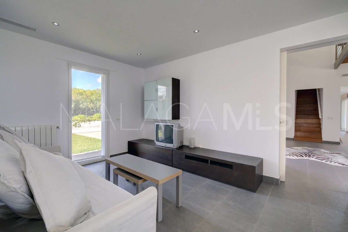 Villa for sale in Sabinillas with 6 bedrooms