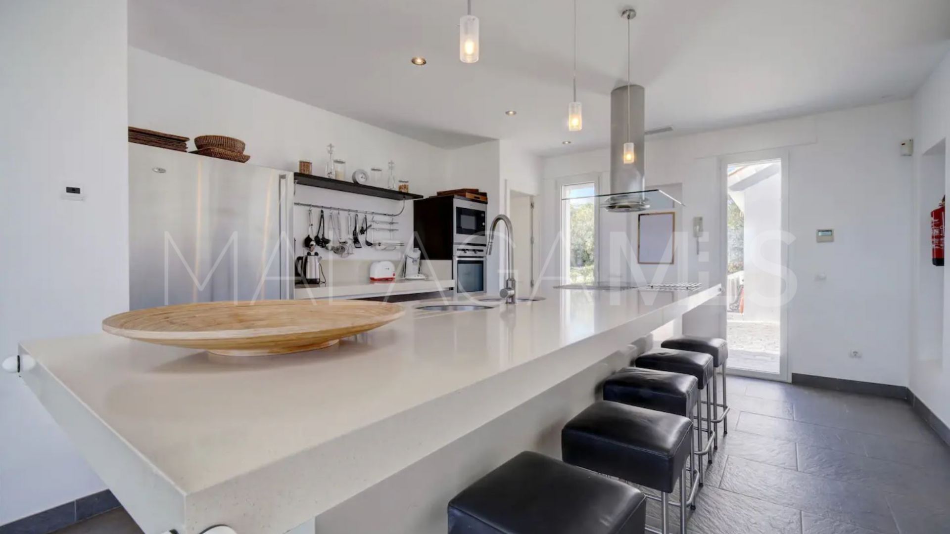 Villa for sale in Sabinillas with 6 bedrooms