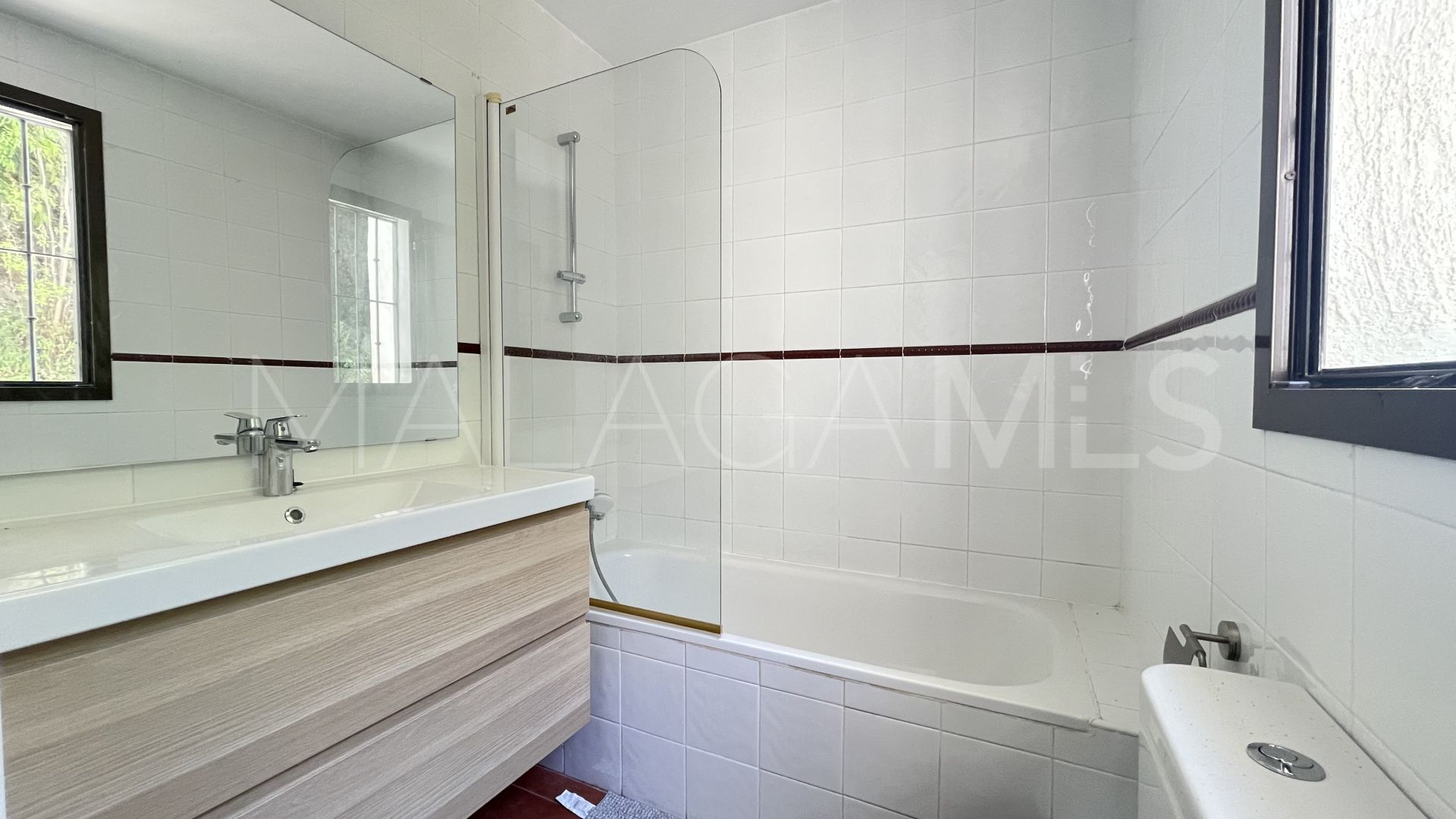 Casares Playa, adosado with 3 bedrooms for sale
