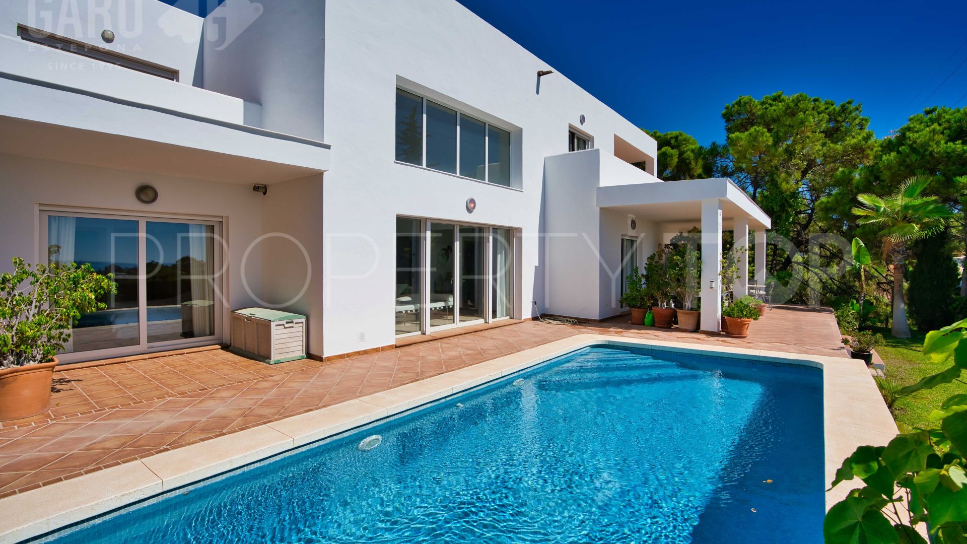 Villas y Chalets con piscina privada en venta en Forest Hills, Estepona