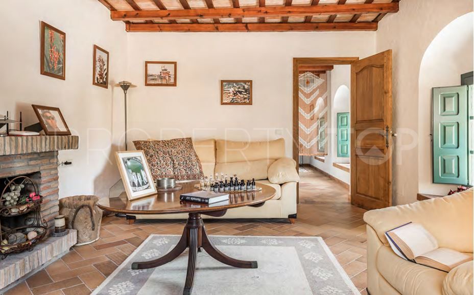 Finca for sale in Guadiaro with 7 bedrooms