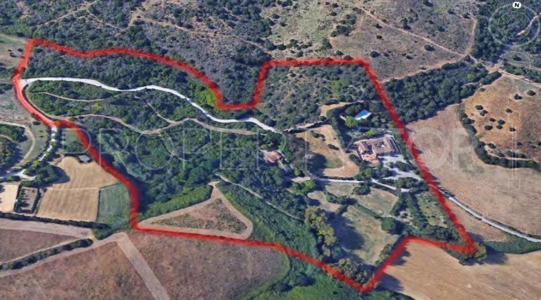 Finca for sale in Guadiaro with 7 bedrooms
