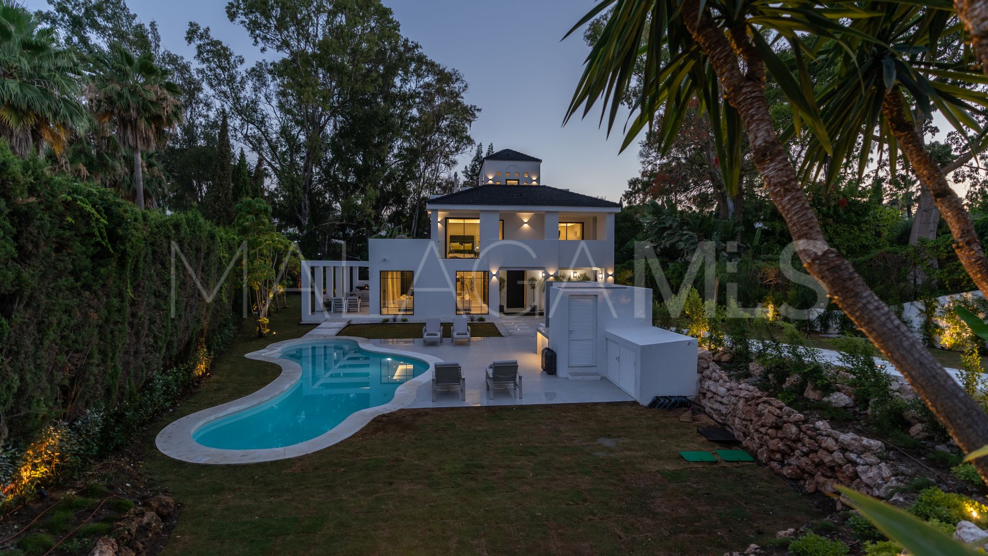 Villa for sale in Las Brisas with 5 bedrooms