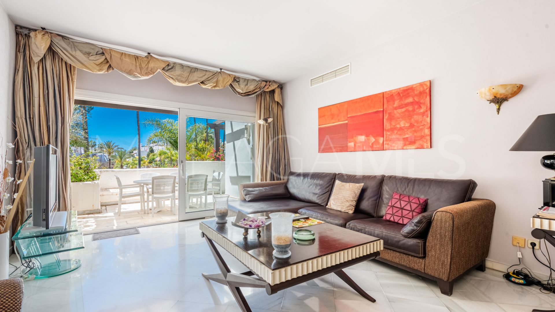 For sale penthouse in Alhambra del Mar