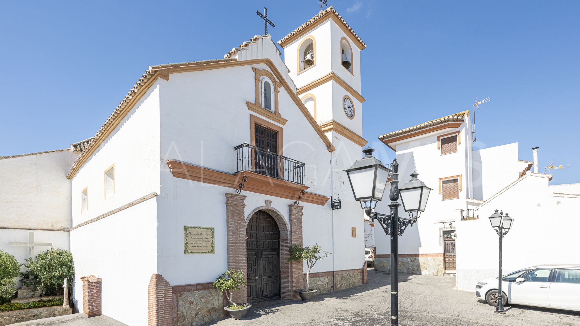 Hotel for sale in Guaro