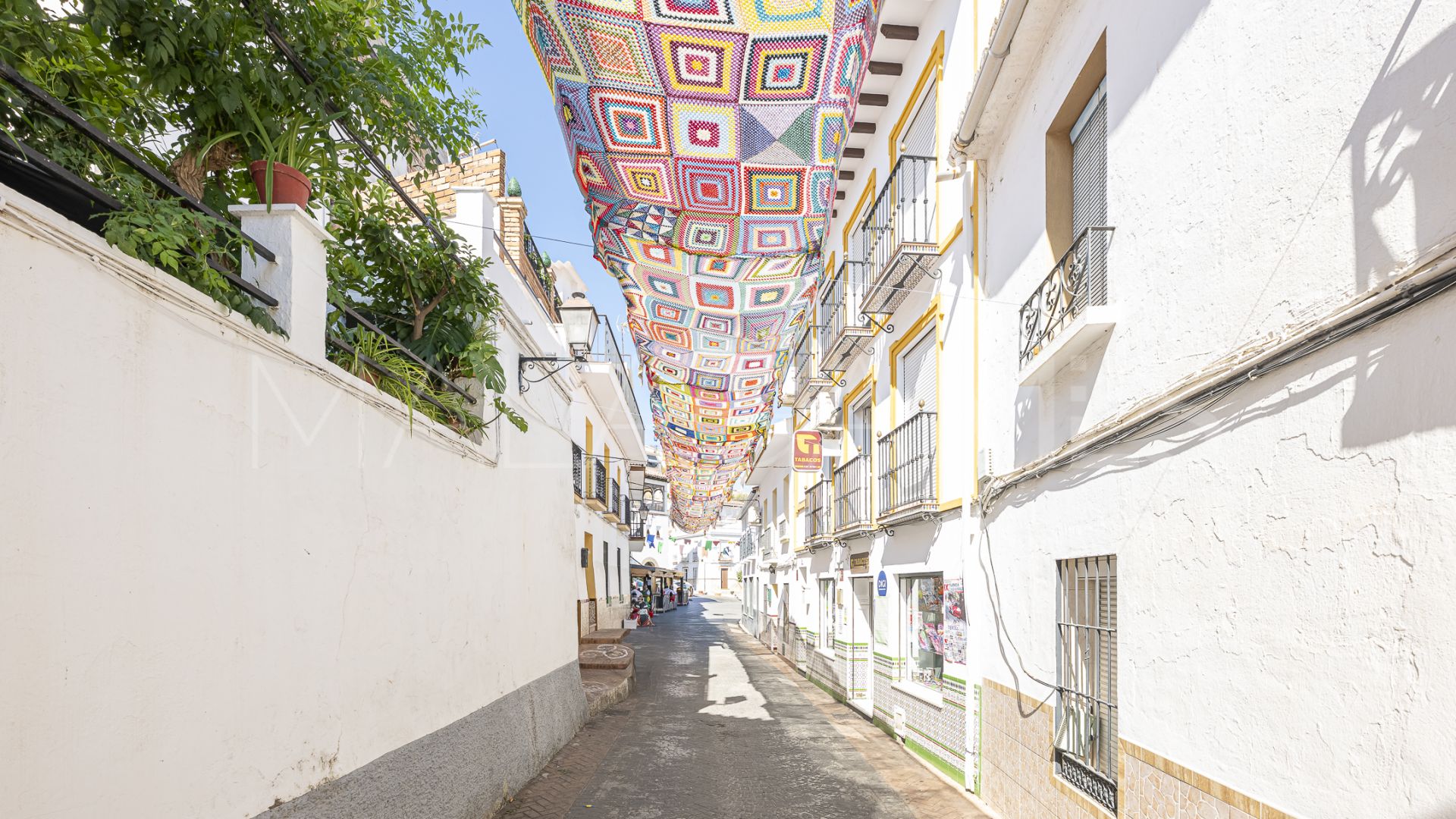 Hotel for sale in Guaro