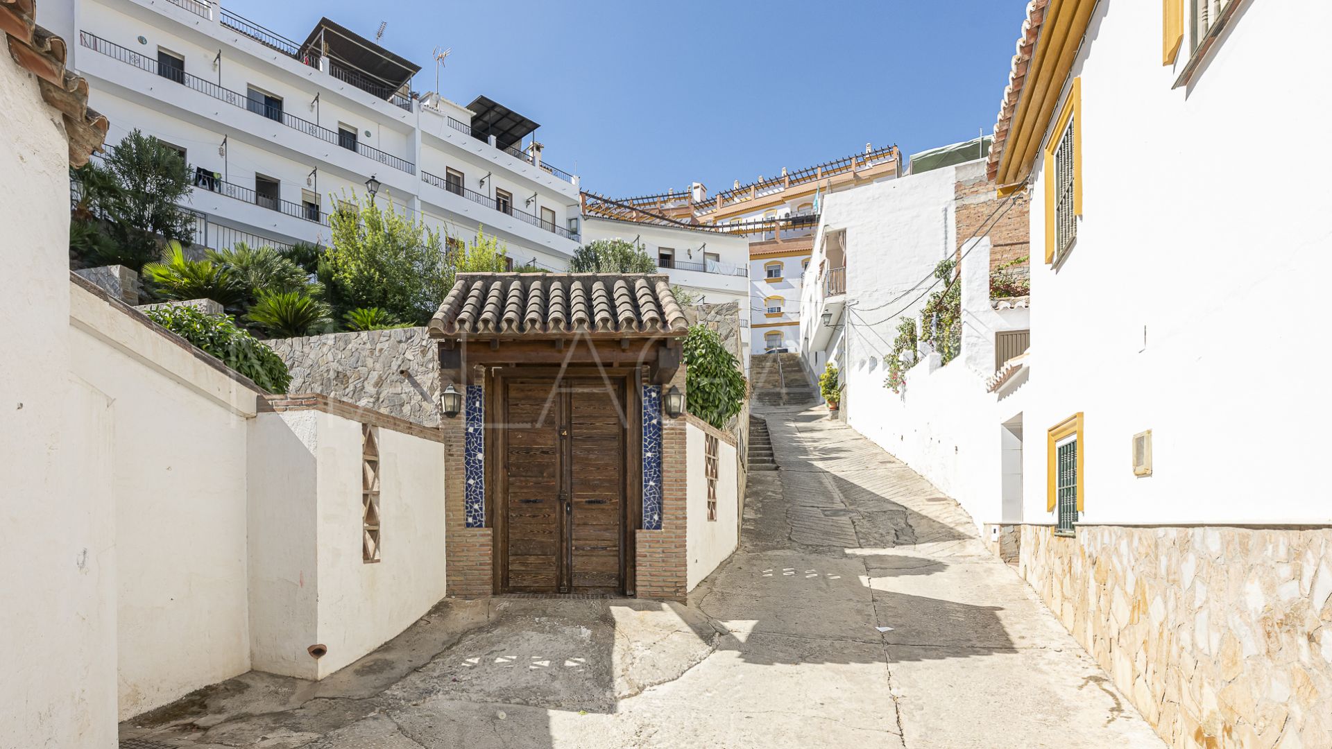 Hotel for sale in Guaro