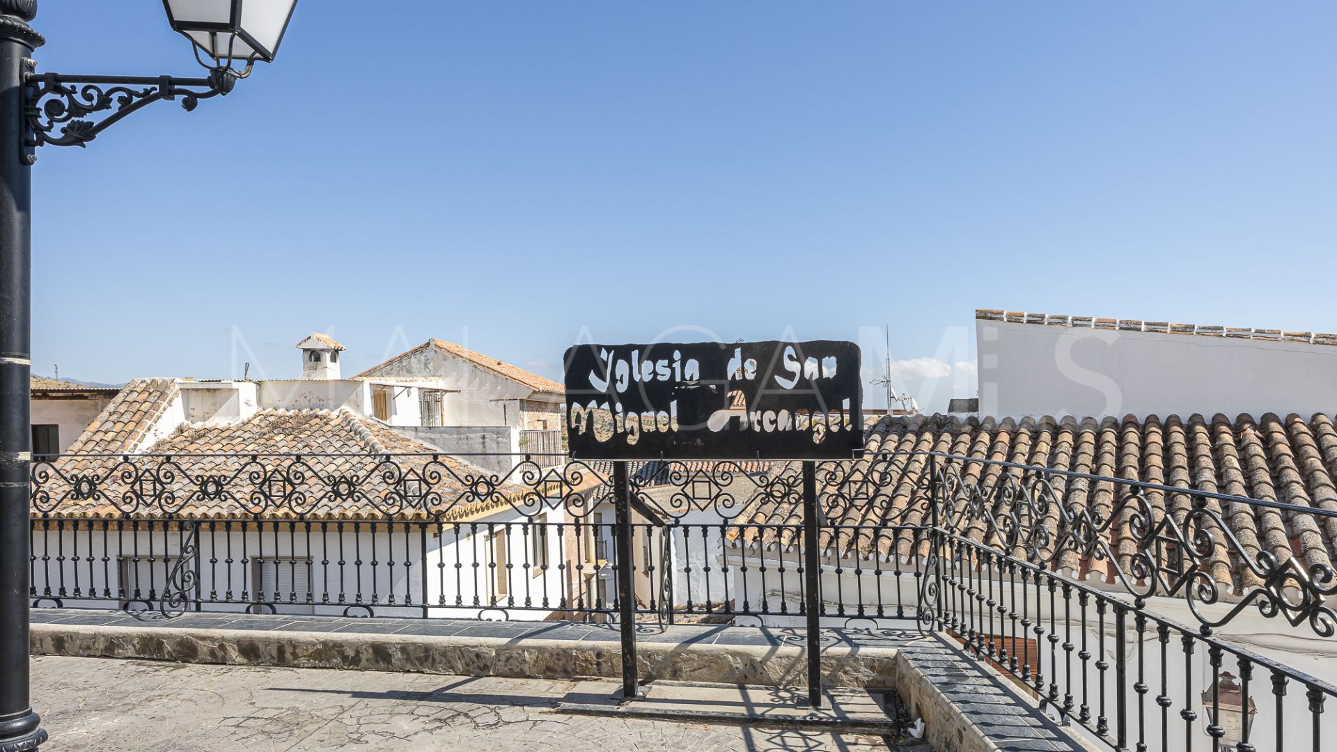 Hotel for sale in Guaro