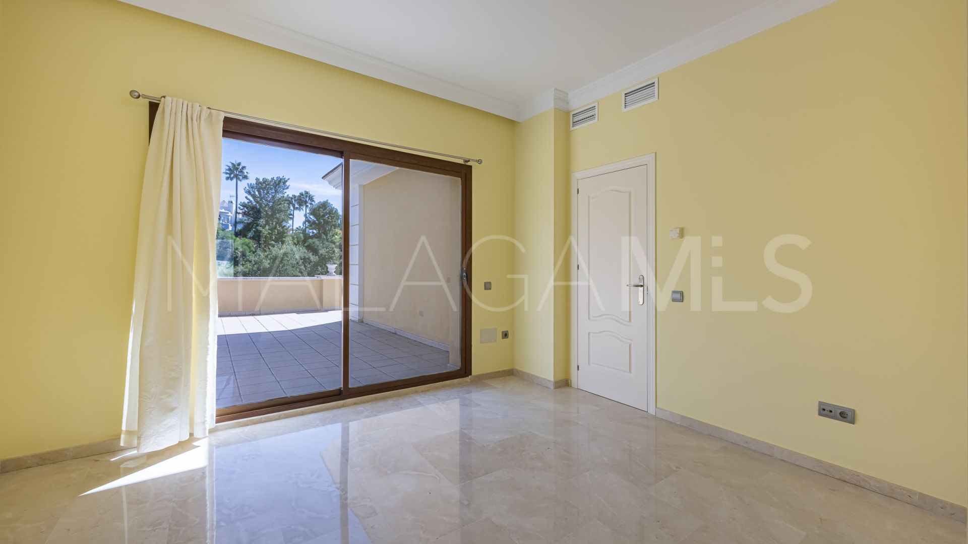 Hacienda las Chapas, villa de 4 bedrooms for sale