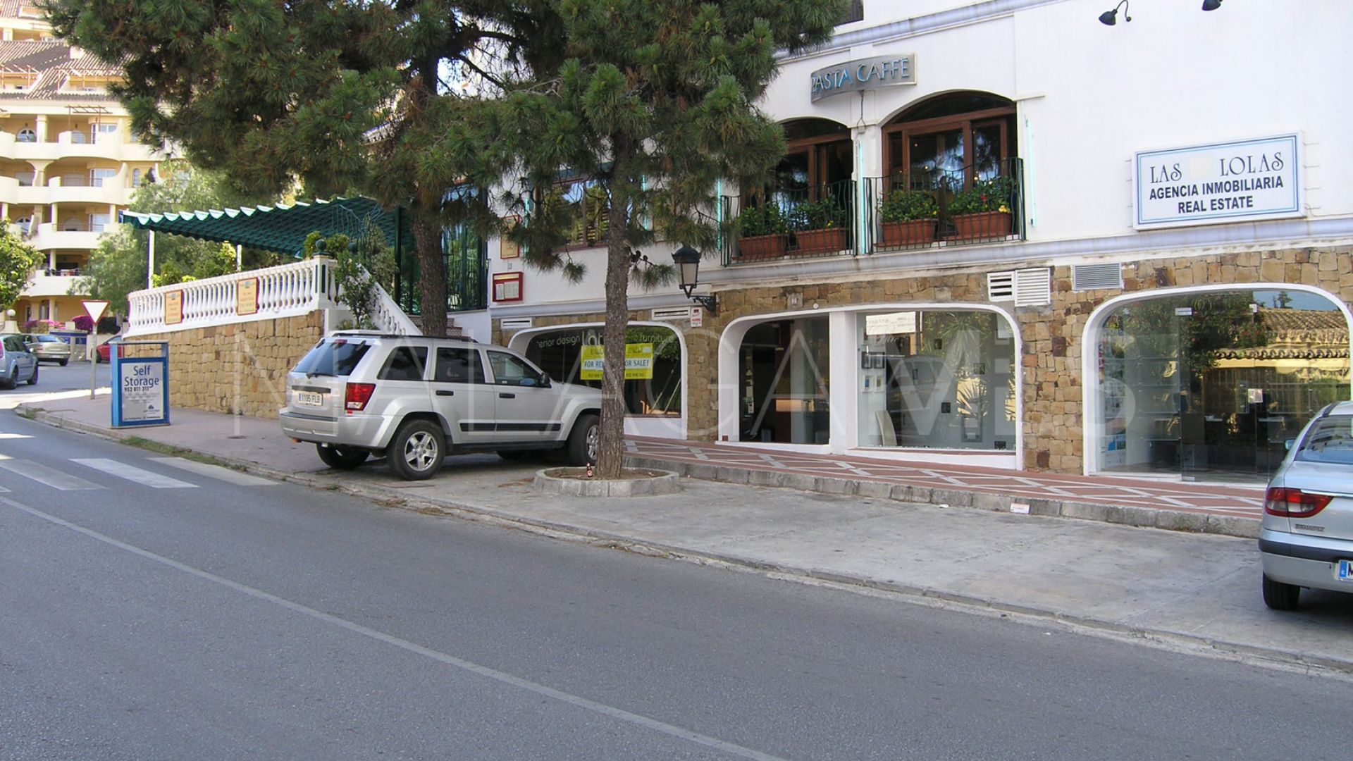 Shop for sale in Nueva Andalucia