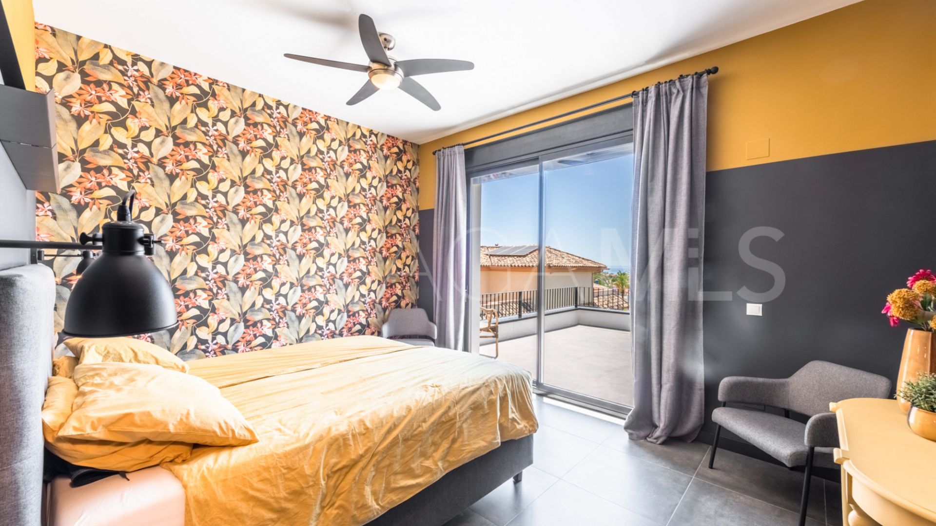 Buy villa with 3 bedrooms in Rio Real