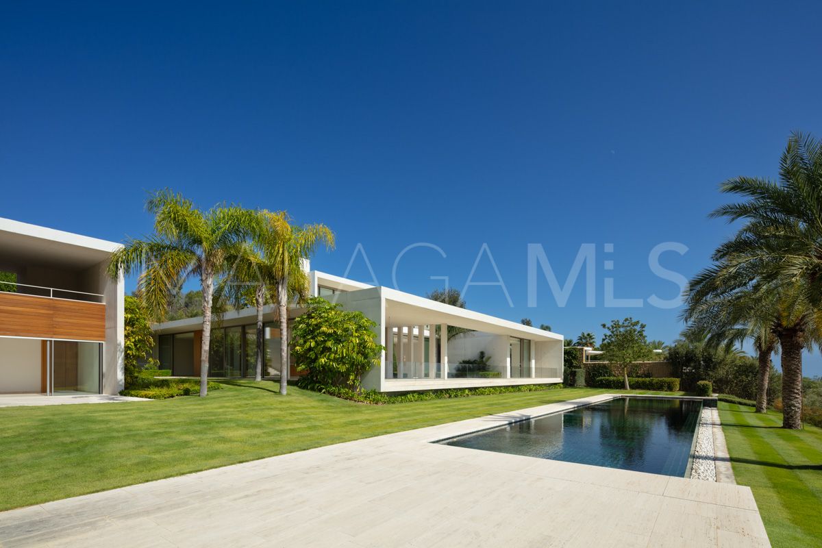 Villa for sale in Casares Golf