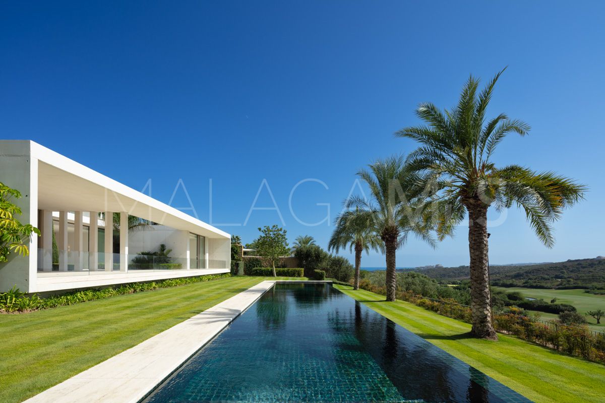 Villa for sale in Casares Golf