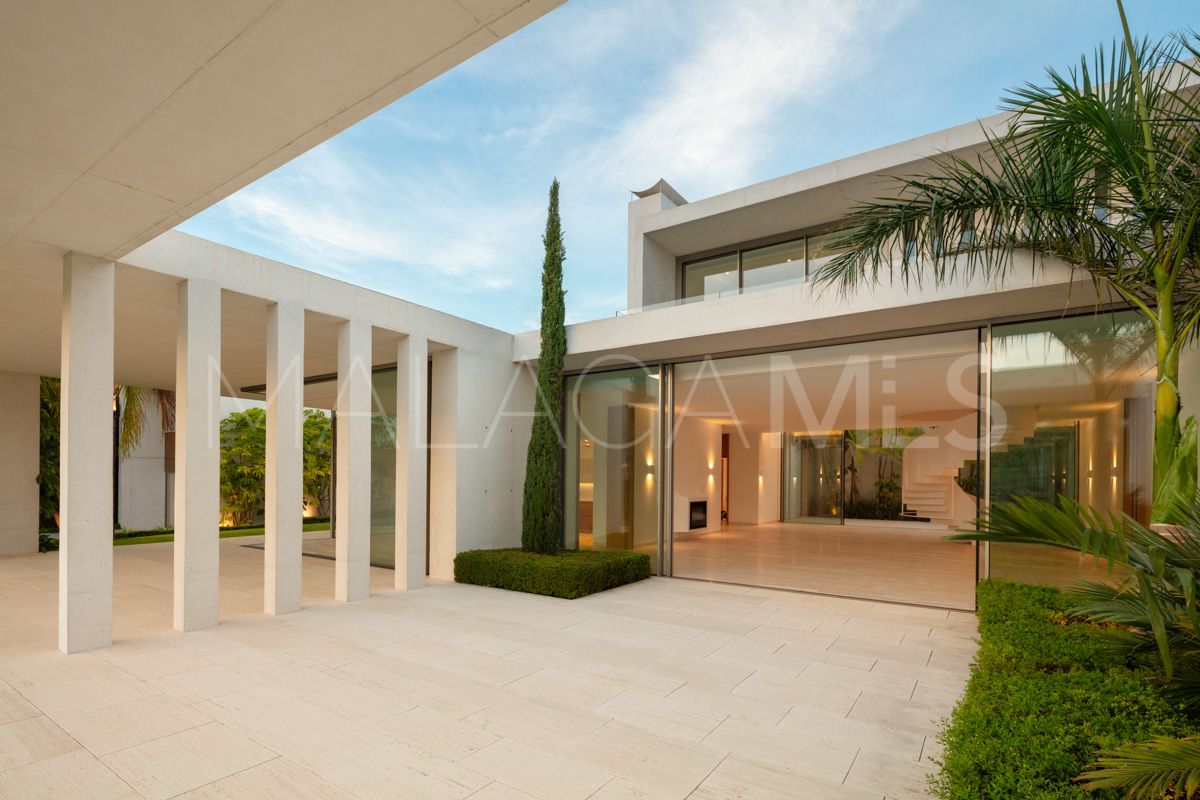 Villa for sale in Casares Golf