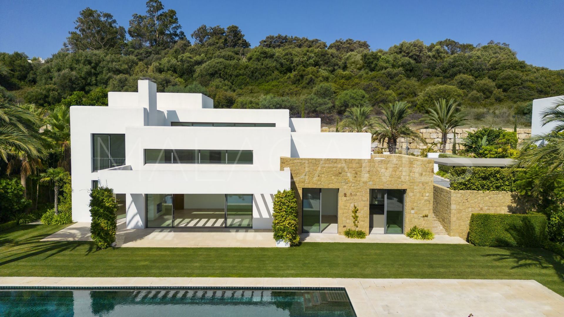 Villa for sale in Casares Golf