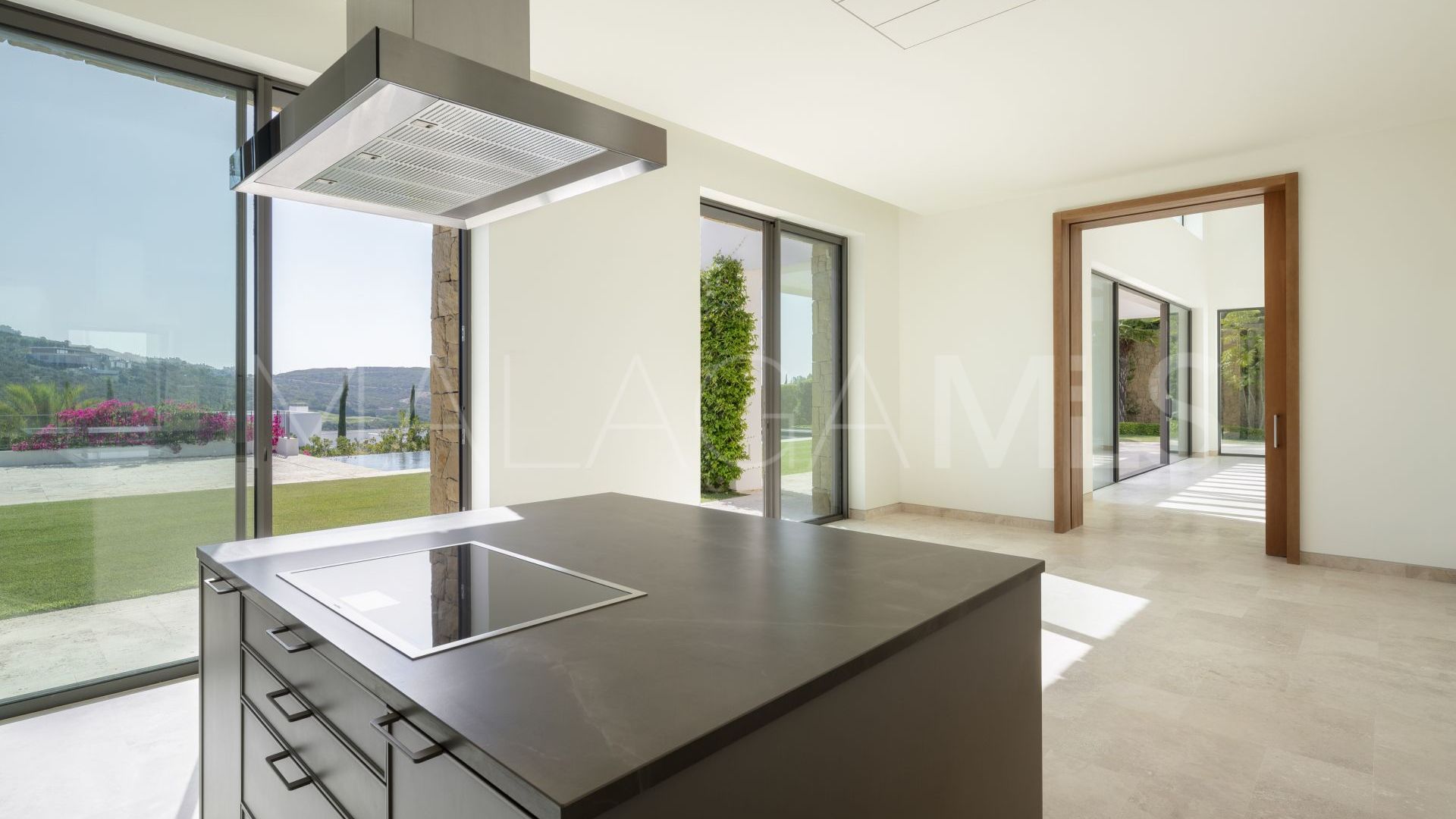 Villa for sale in Casares Golf