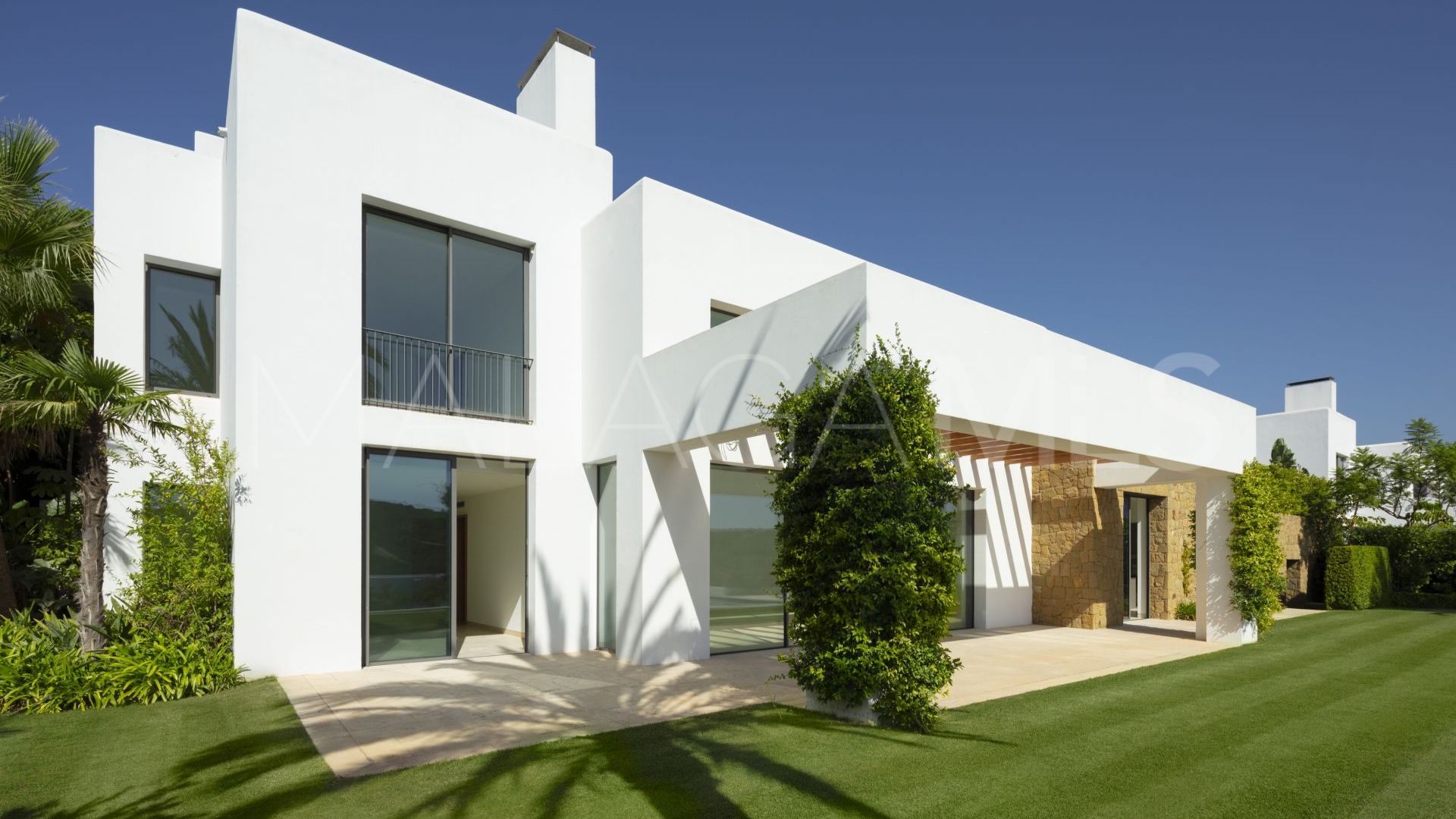 Villa for sale in Casares Golf