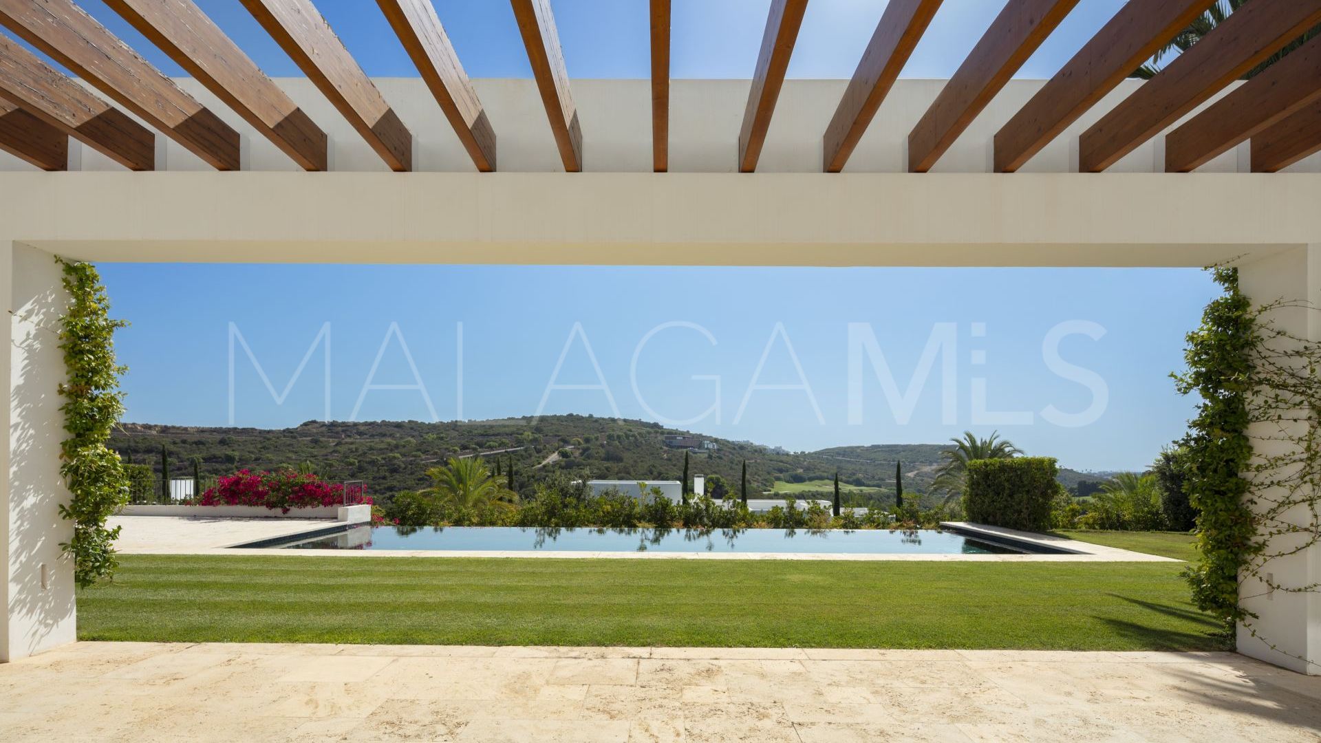 Villa for sale in Casares Golf