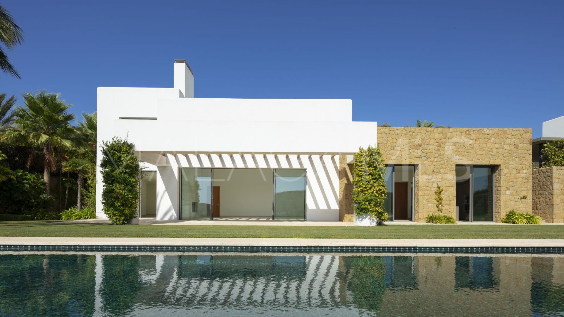 Villa for sale in Casares Golf