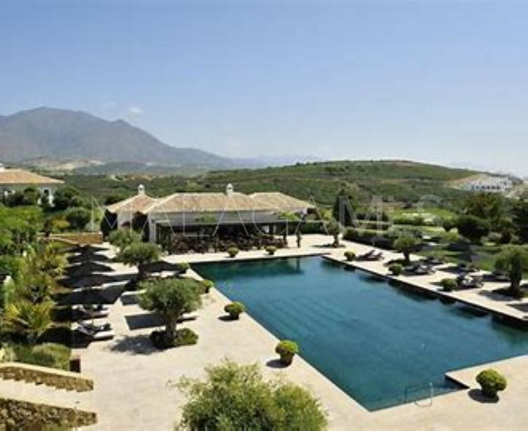 Villa for sale in Casares Golf