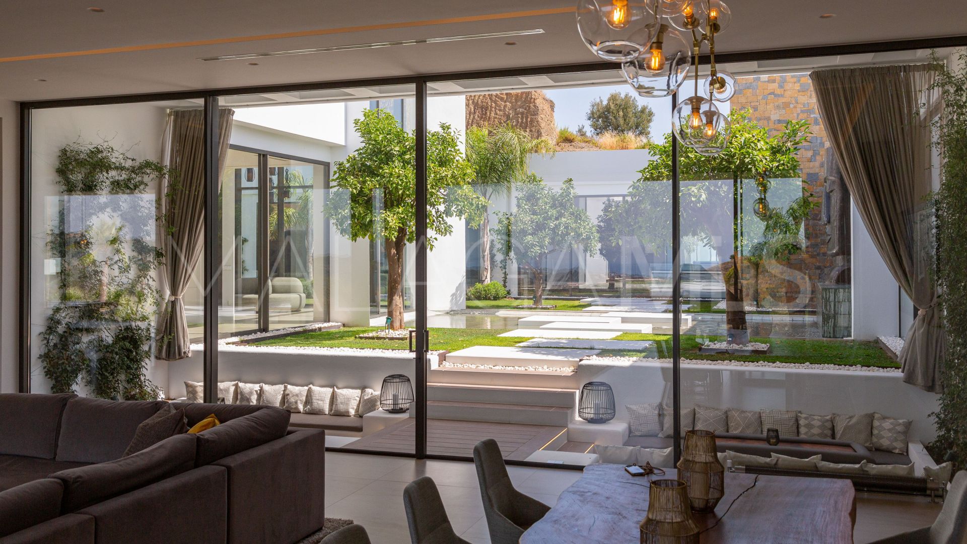 Villa for sale in Marbella Club Golf Resort with 6 bedrooms
