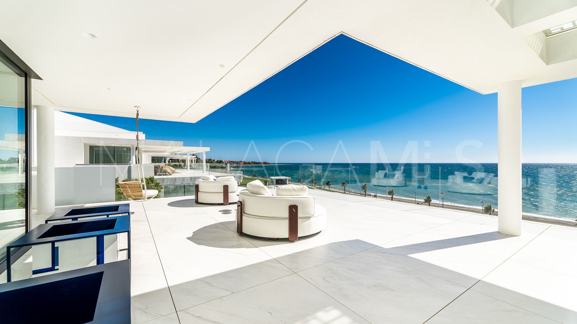 Zweistöckiges penthouse for sale in Beach Side New Golden Mile
