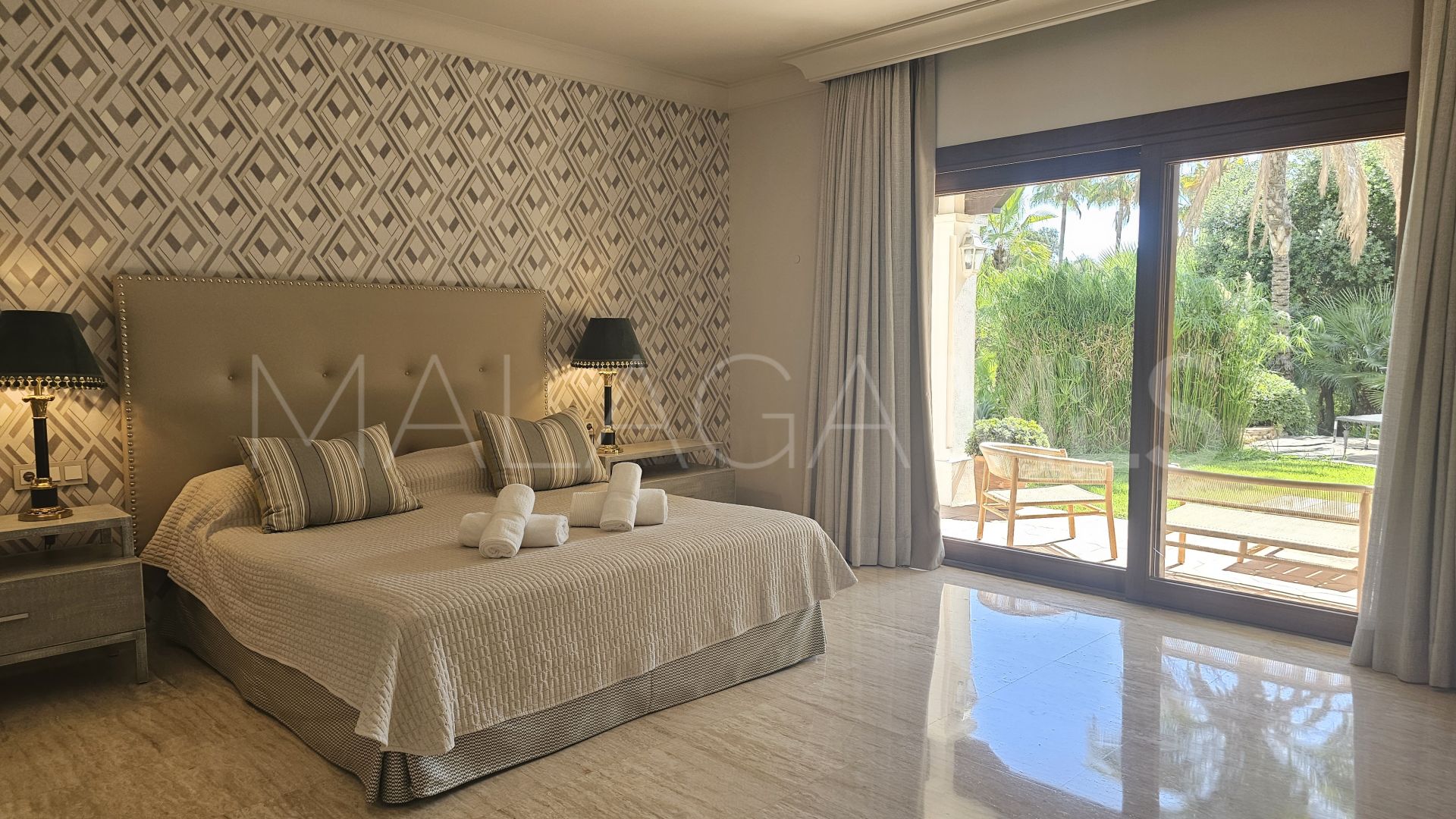 Villa for sale in El Paraiso