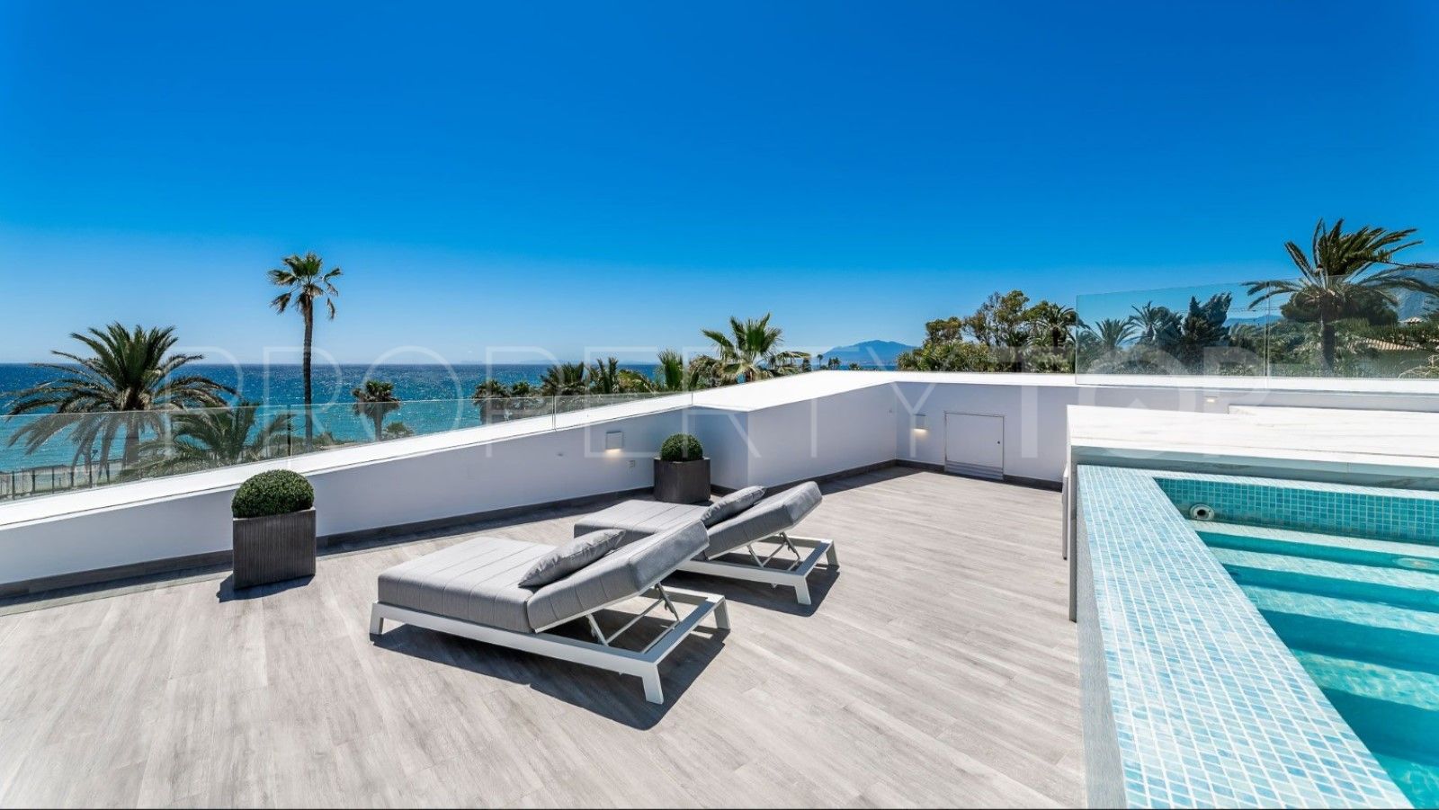 Villa for sale in Los Monteros Playa