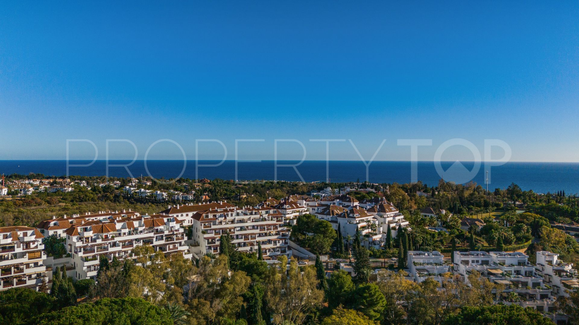 Ground floor apartment with 3 bedrooms for sale in Marbella Golden Mile