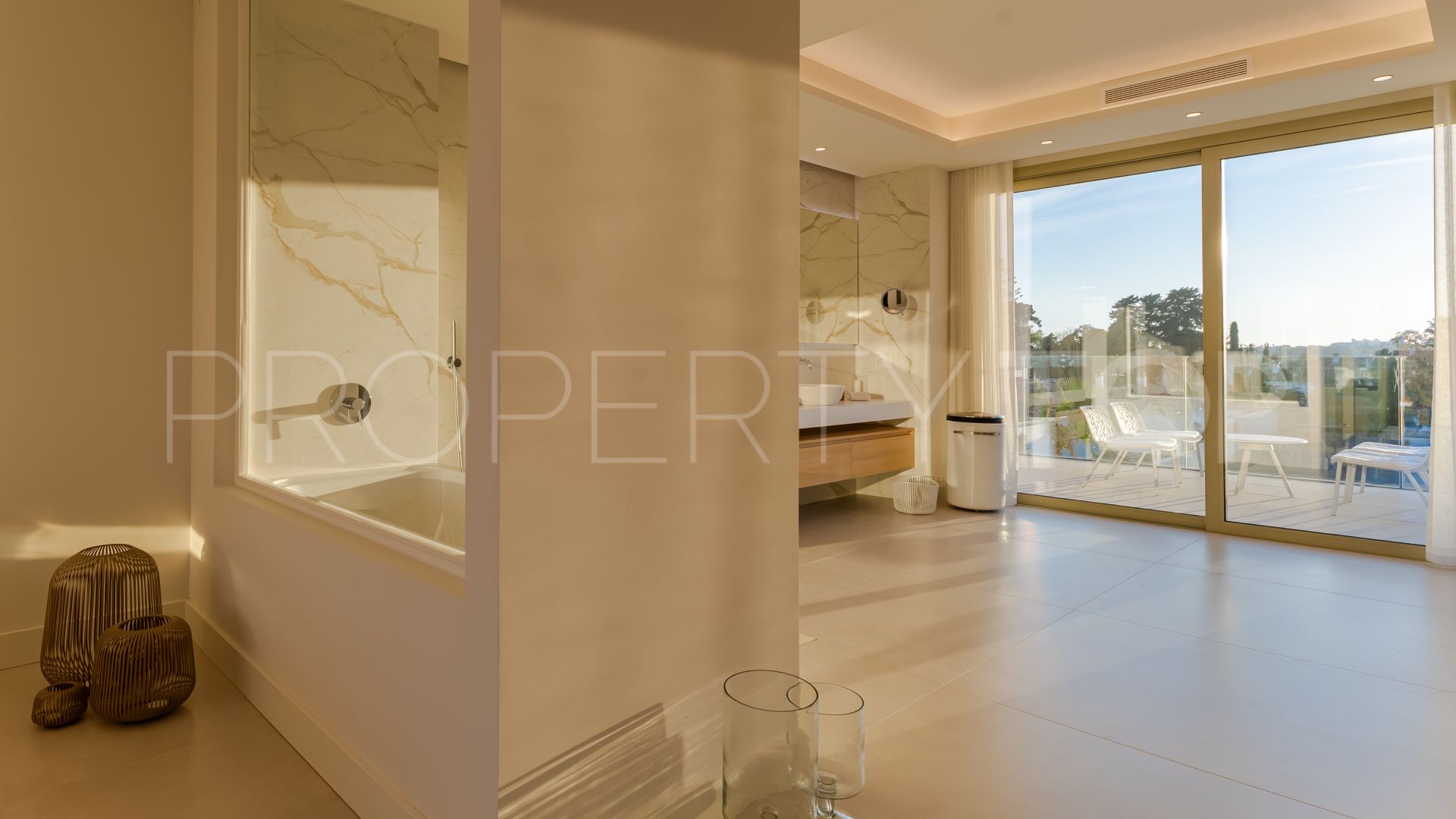 For sale 4 bedrooms triplex in Marbella Golden Mile