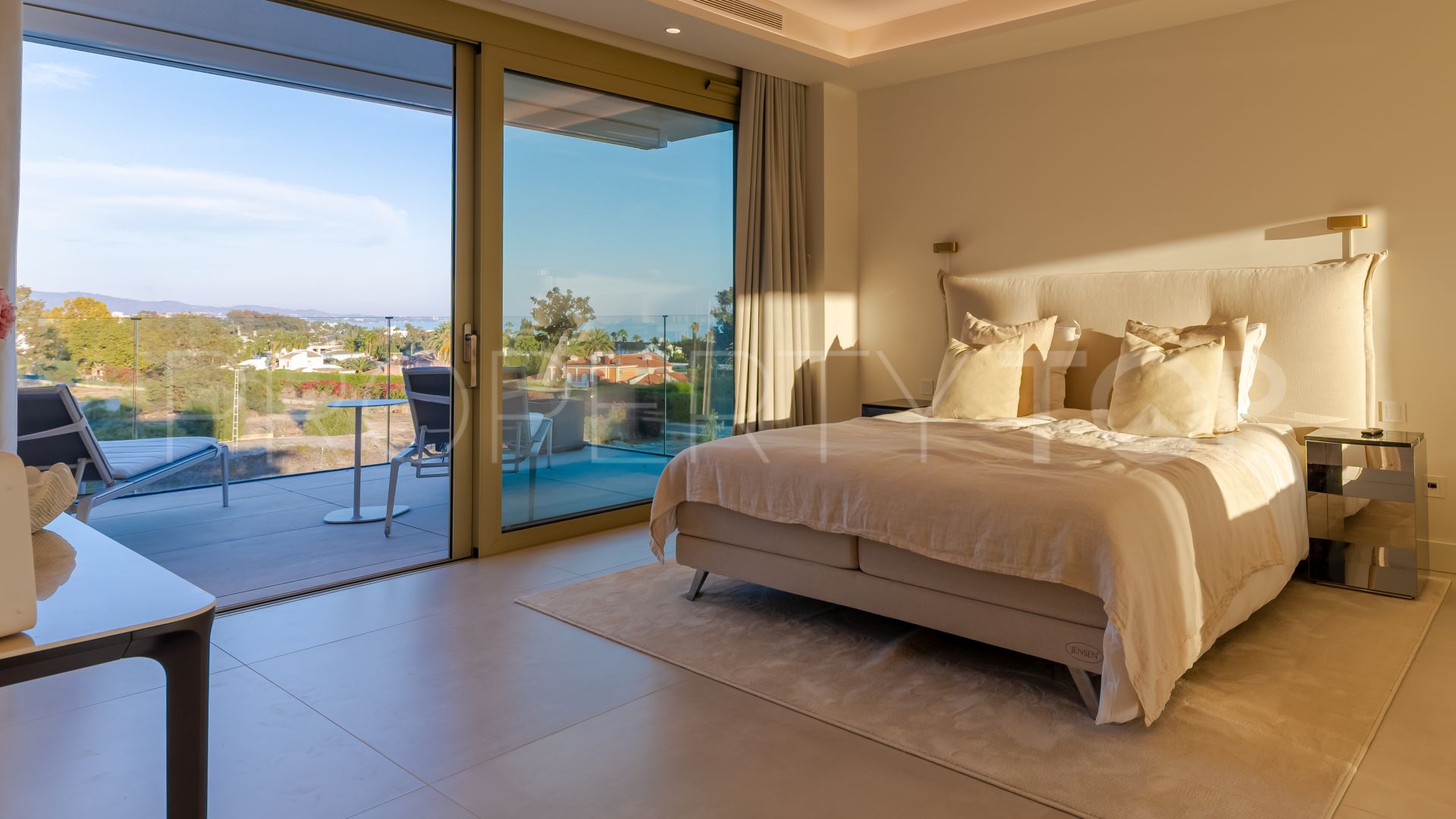 For sale 4 bedrooms triplex in Marbella Golden Mile
