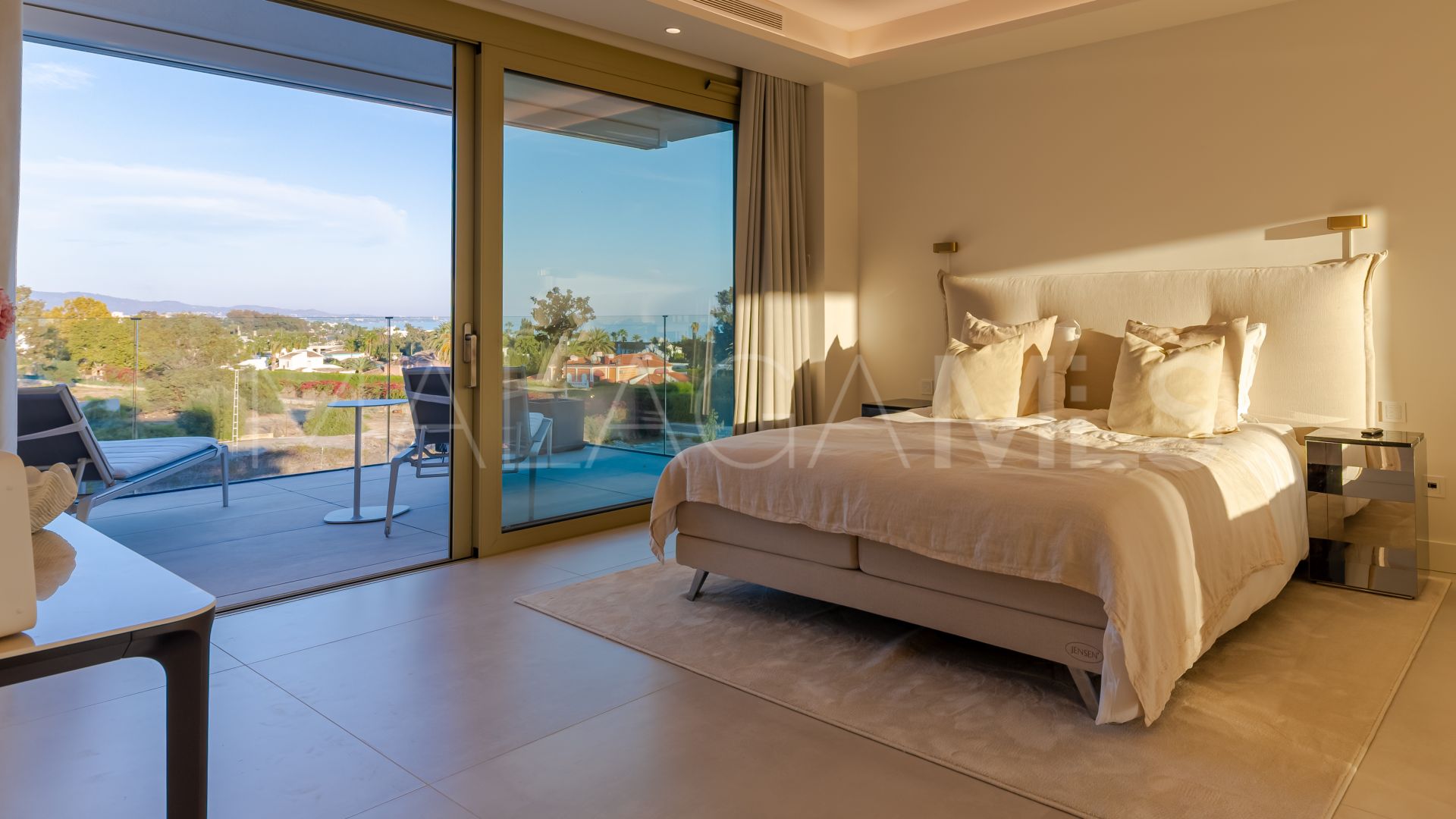 For sale 4 bedrooms triplex in Marbella Golden Mile