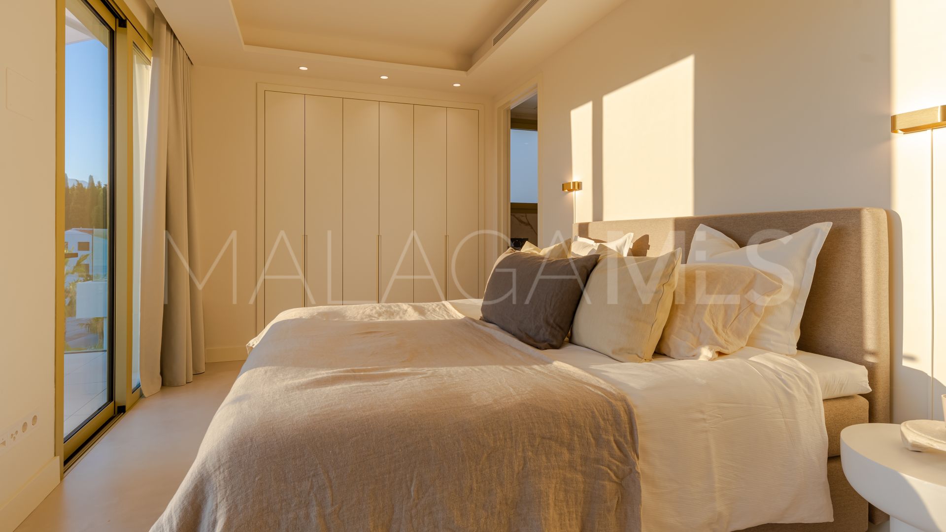 For sale 4 bedrooms triplex in Marbella Golden Mile