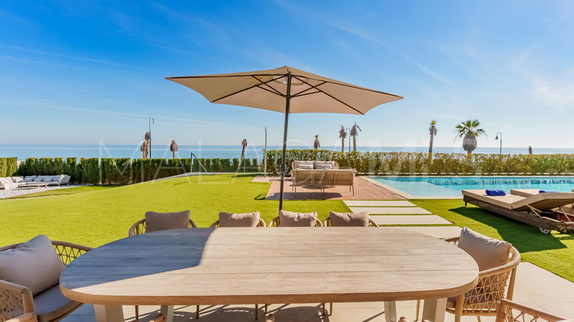 Villa for sale in Estepona Playa