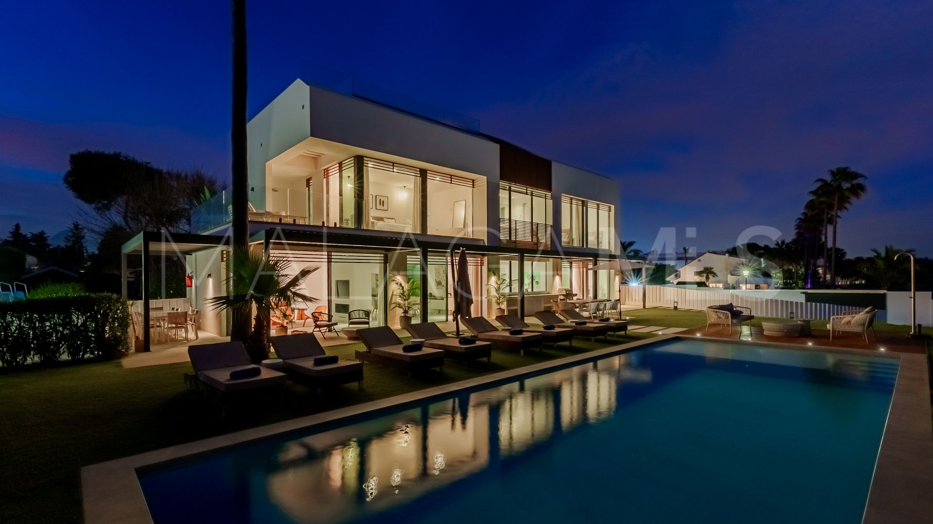 Villa with 5 bedrooms for sale in Estepona Playa
