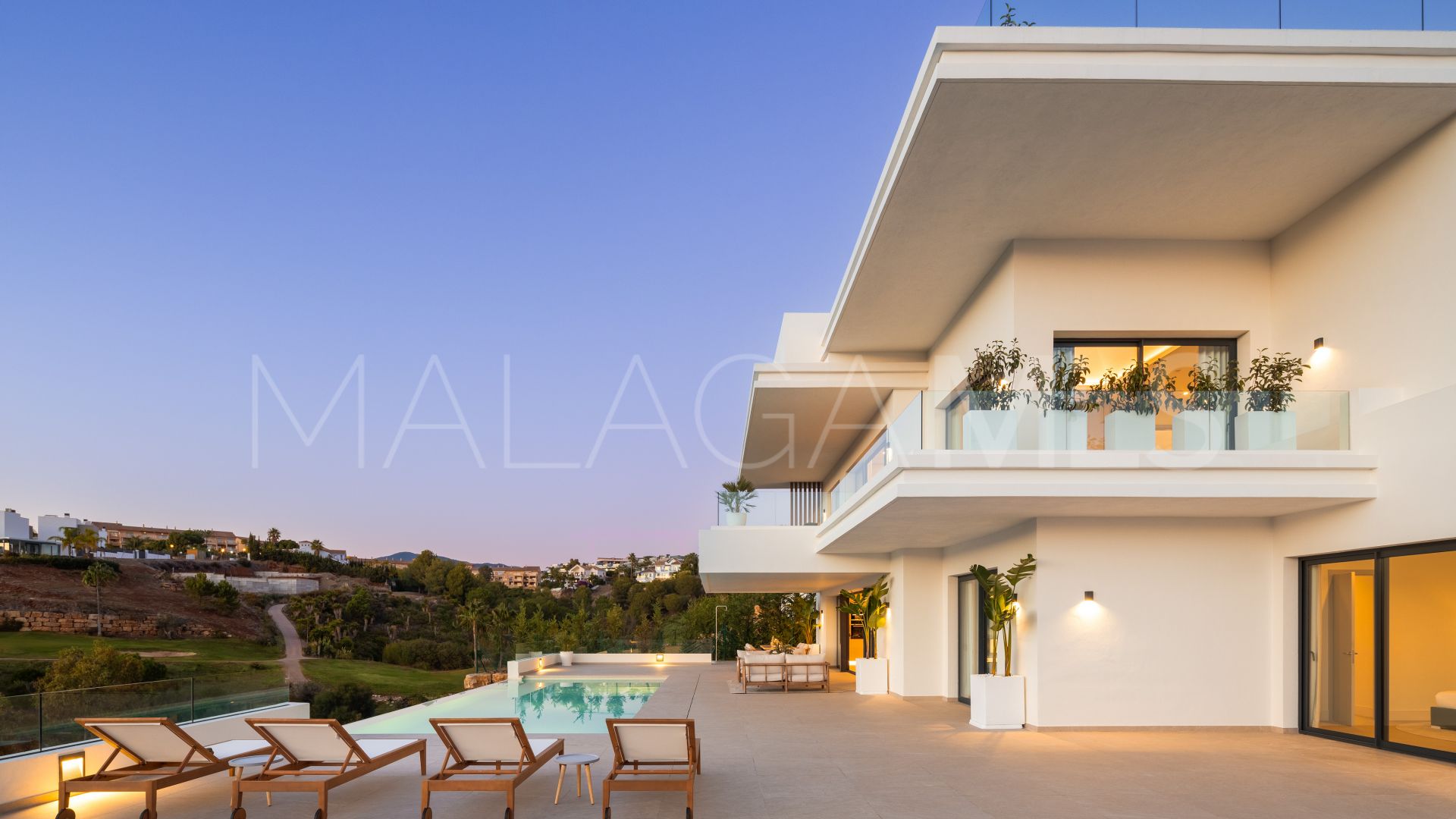 Villa for sale in New Golden Mile