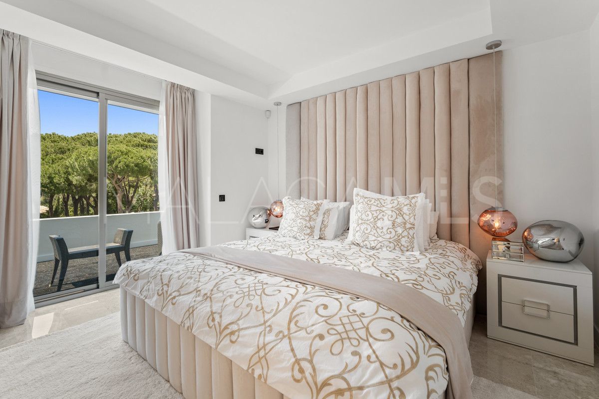 For sale villa with 6 bedrooms in Marbella East