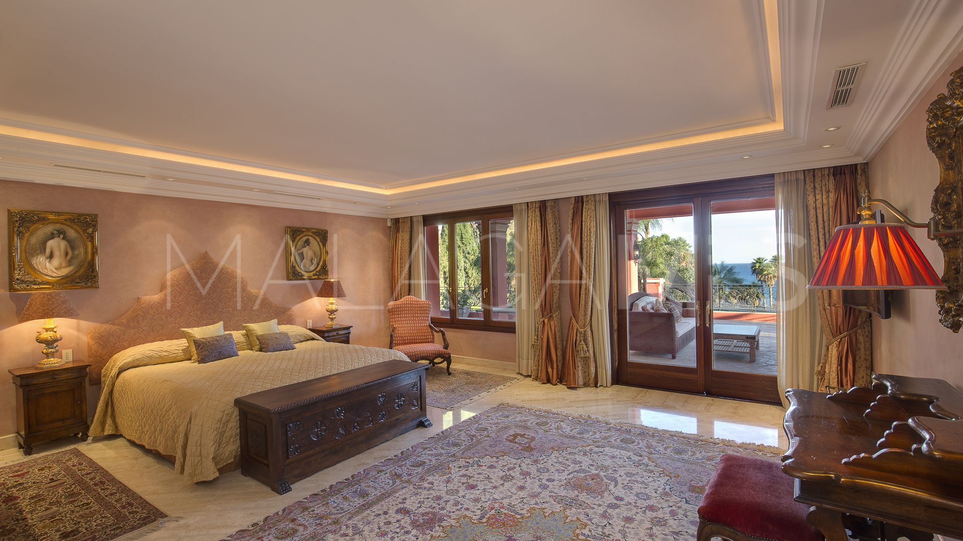 Buy villa in Golden Mile with 10 bedrooms