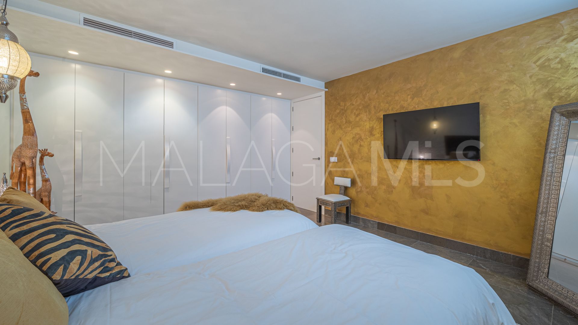 For sale villa with 4 bedrooms in Marbella Montaña