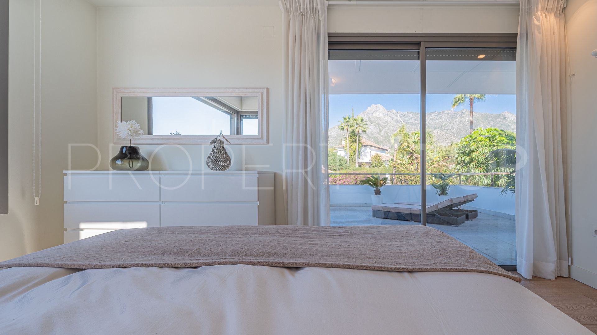 Villa de 4 dormitorios a la venta en Marbella Montaña