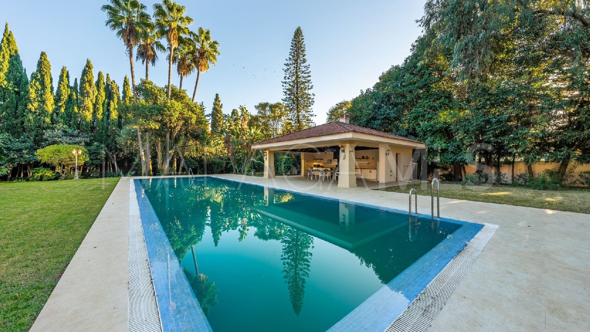 Villa for sale in Guadalmina Baja de 6 bedrooms