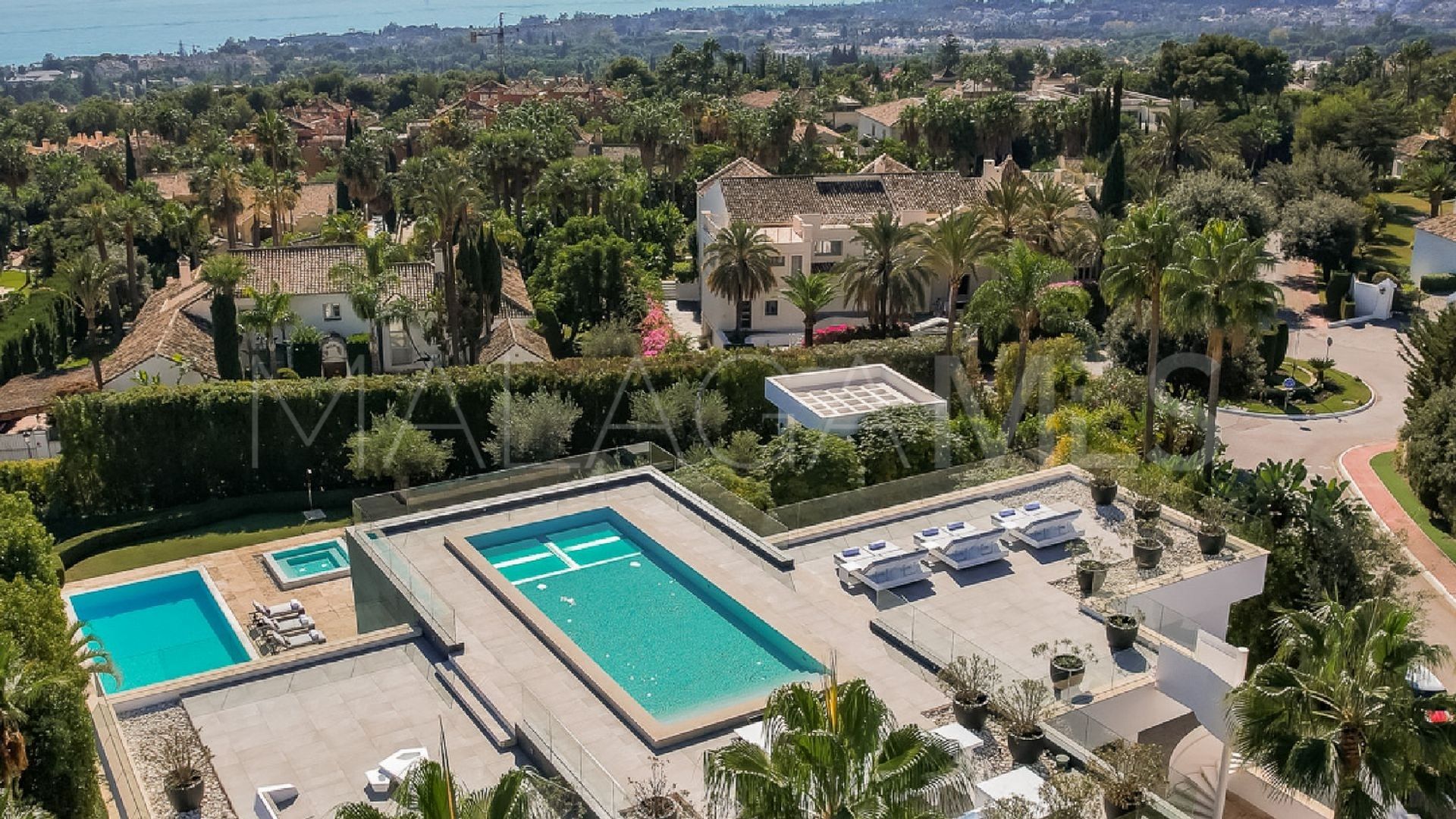 Buy villa in Marbella Ciudad with 8 bedrooms