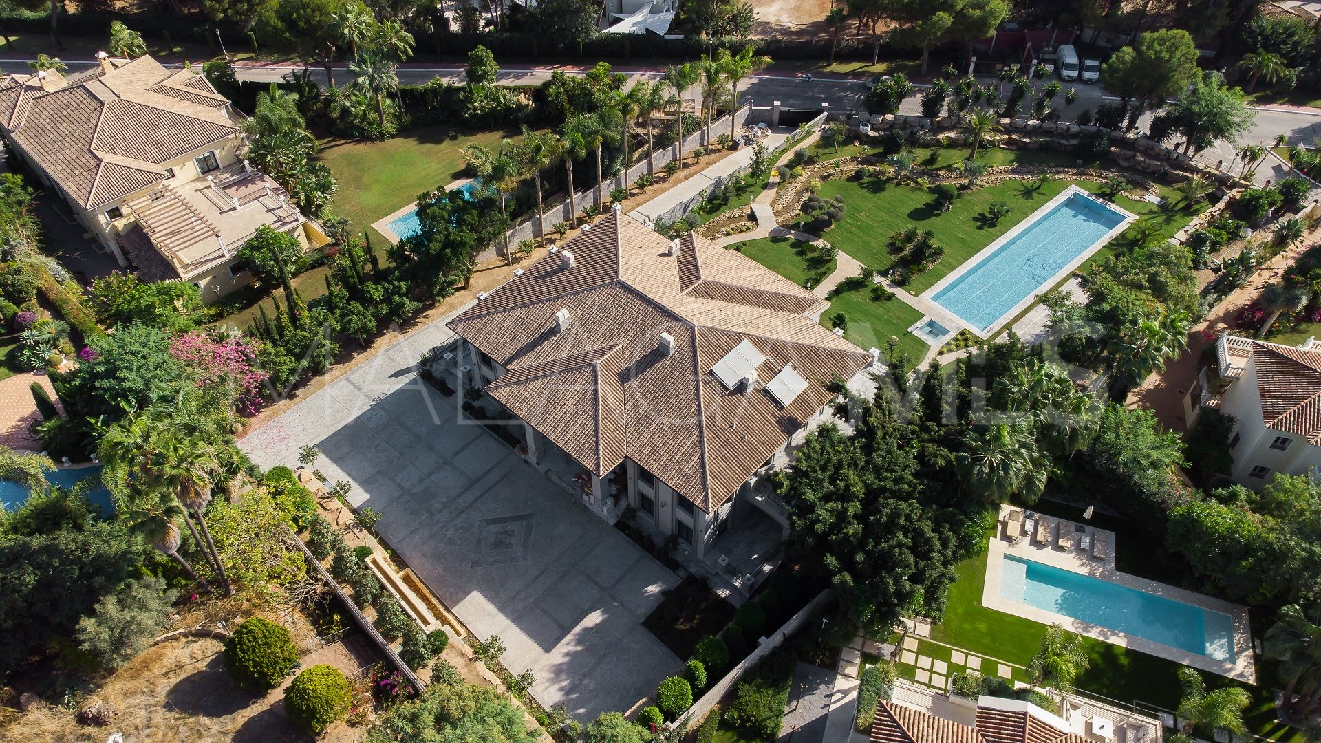 Buy villa in Marbella Ciudad