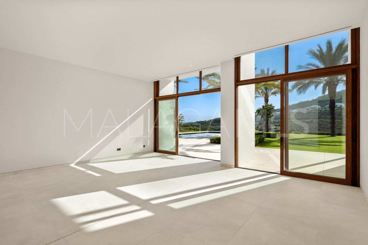 Villa for sale in Casares Golf