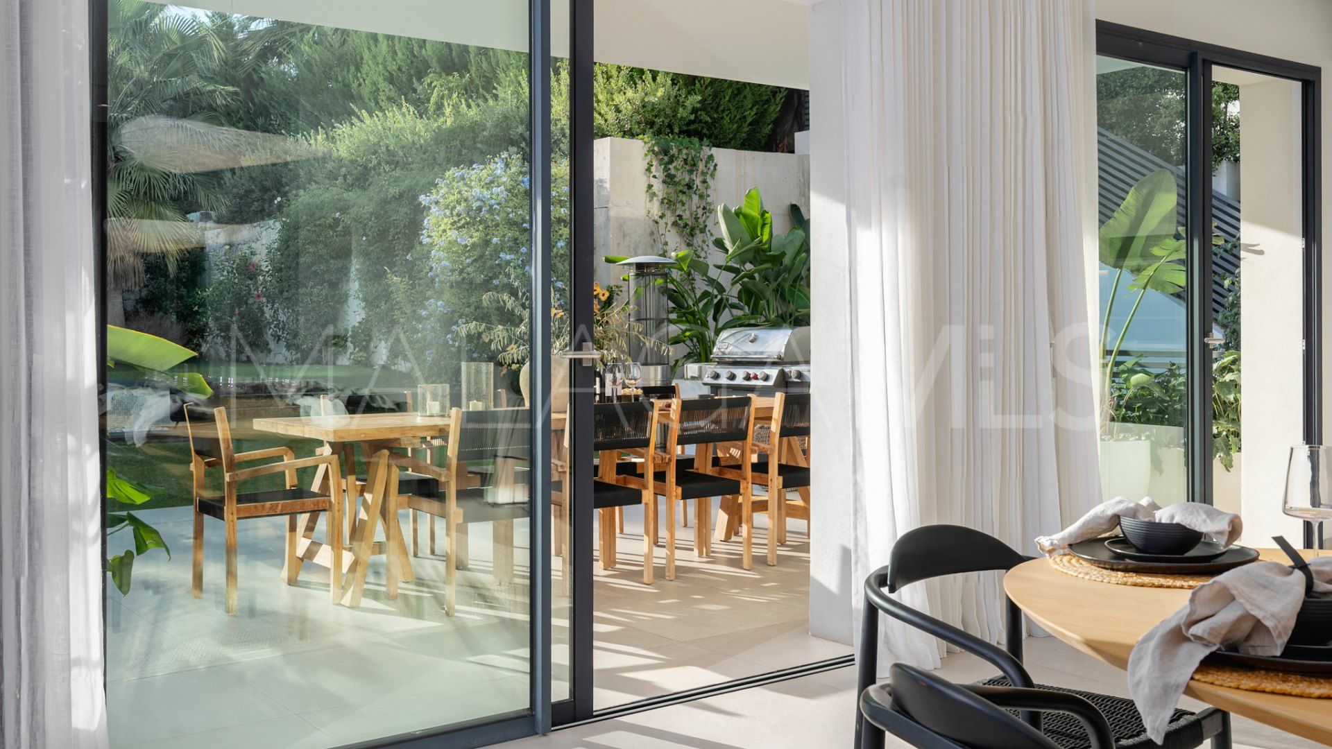 Villa for sale with 5 bedrooms in Nueva Andalucia