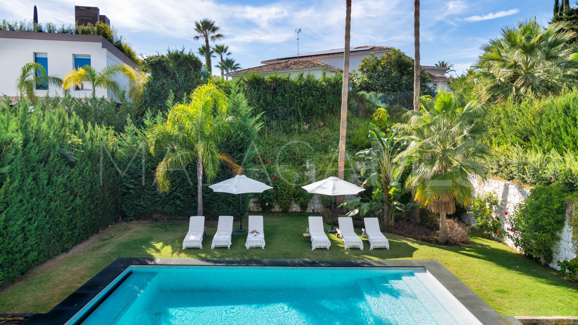 Villa for sale with 5 bedrooms in Nueva Andalucia