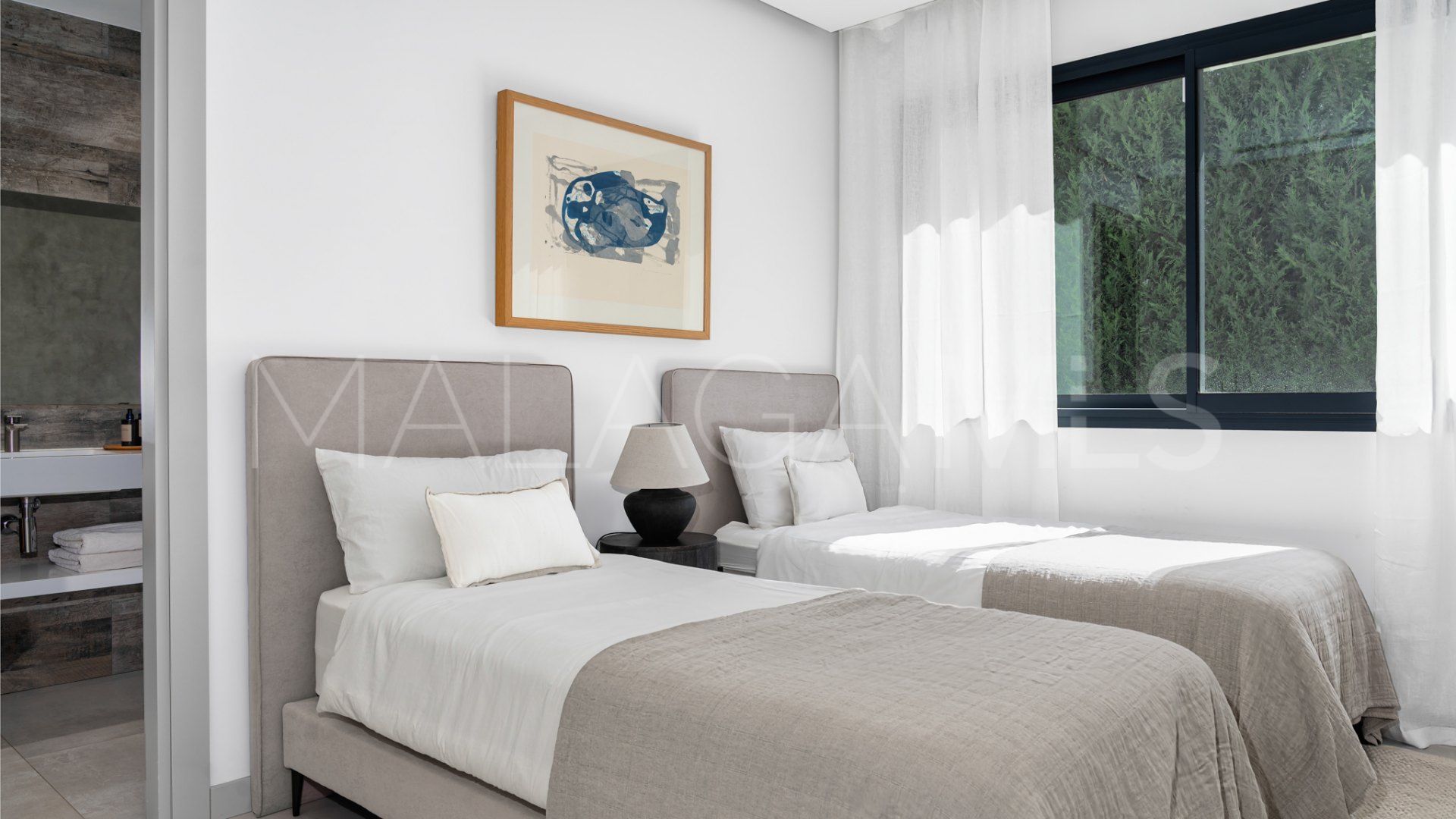 Villa for sale with 5 bedrooms in Nueva Andalucia