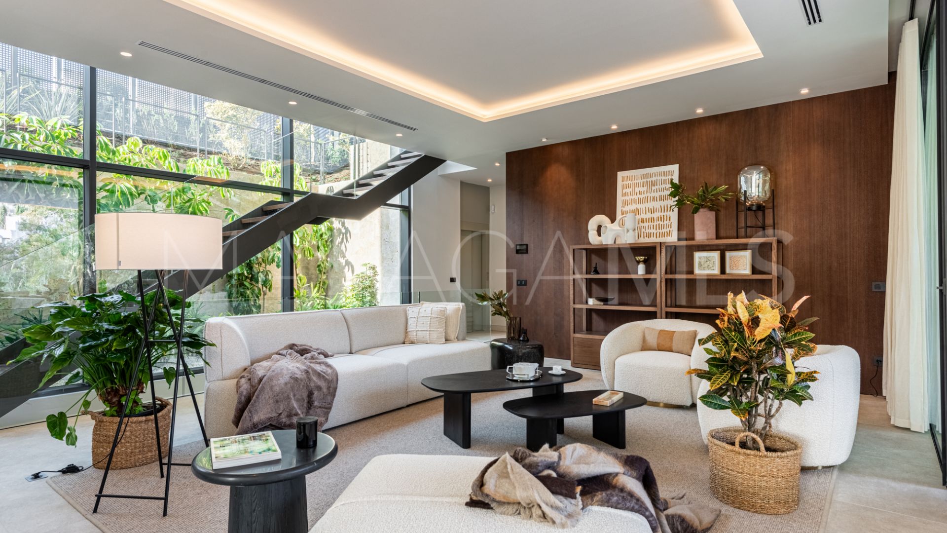 Villa de 6 bedrooms for sale in Nueva Andalucia