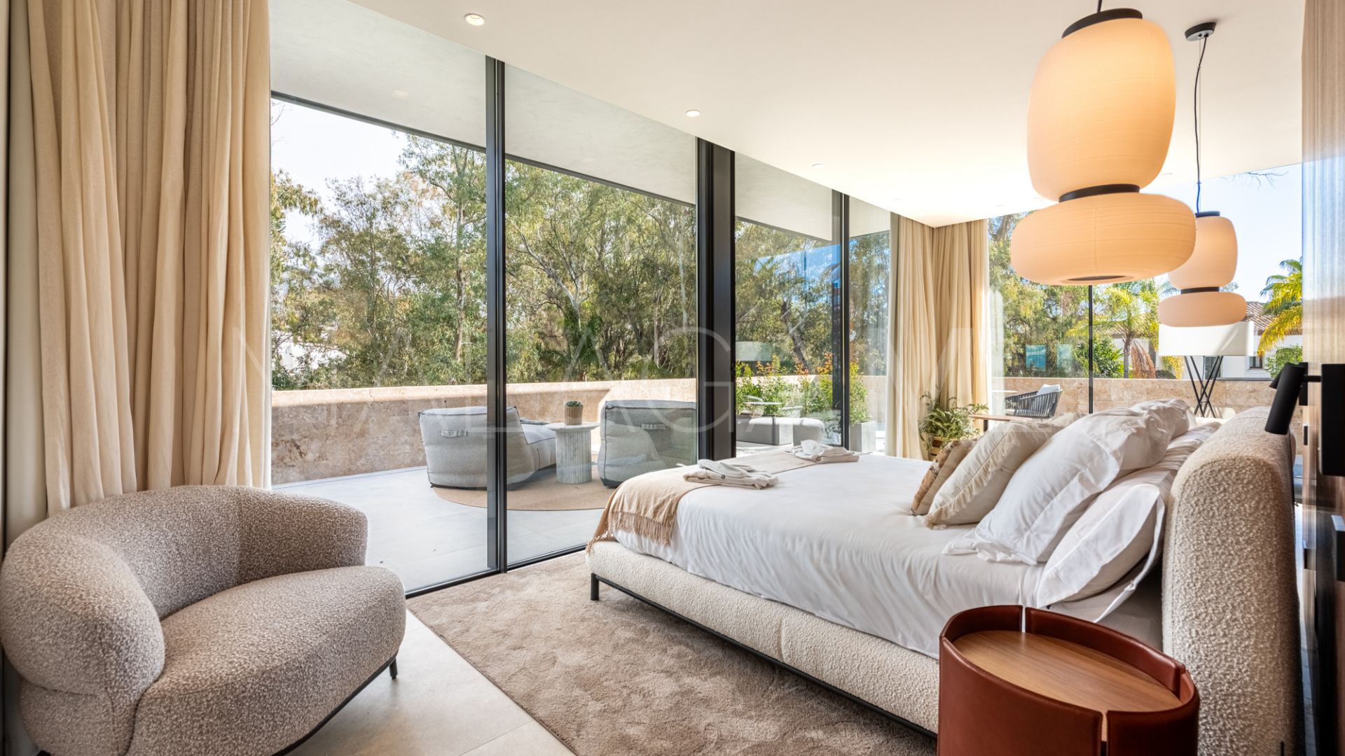 Villa de 6 bedrooms for sale in Nueva Andalucia