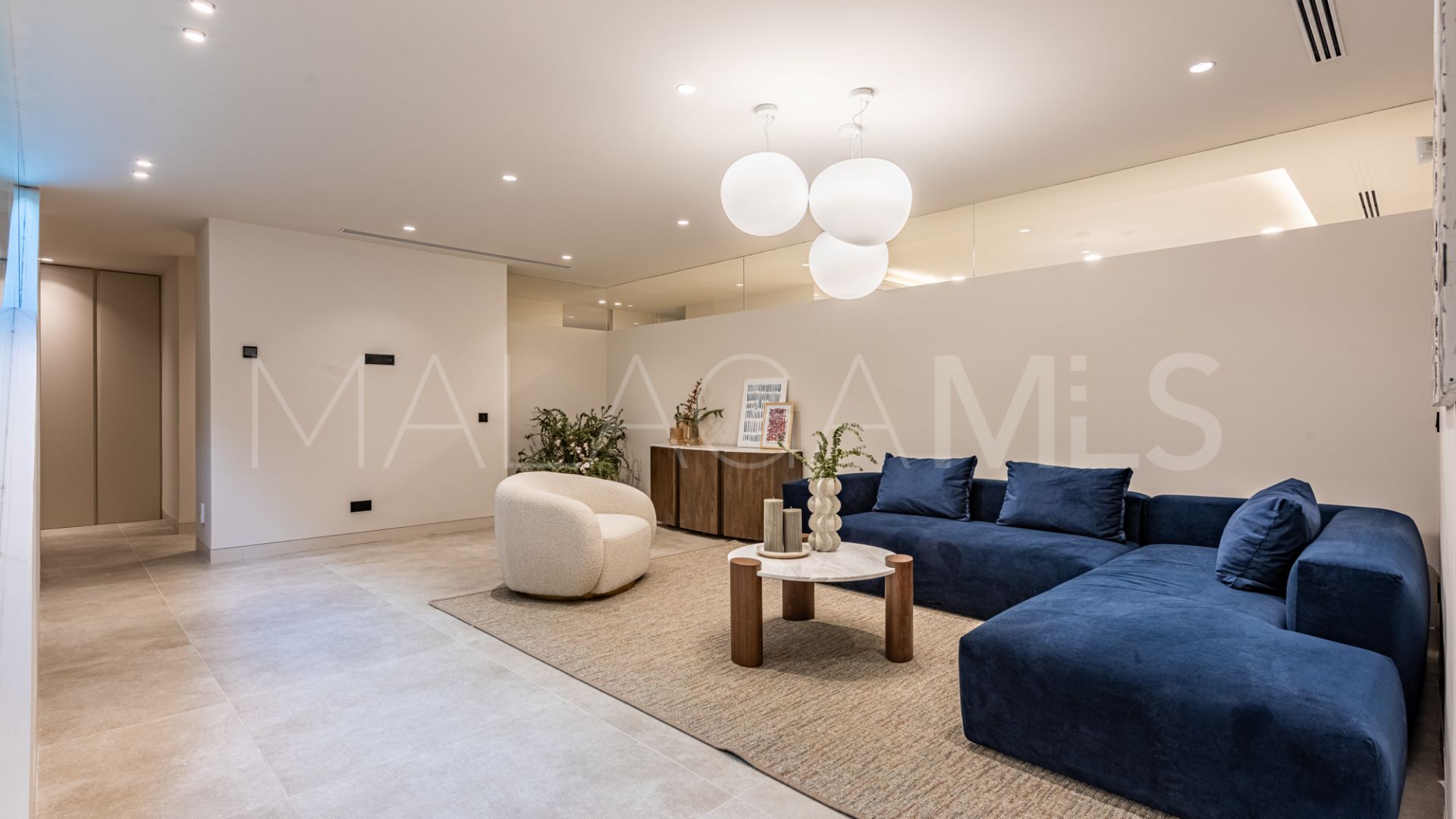 Villa de 6 bedrooms for sale in Nueva Andalucia
